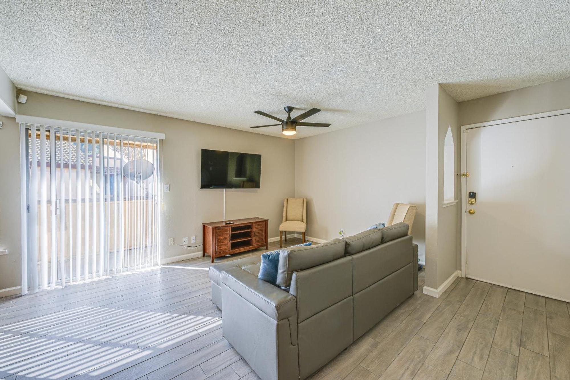 Cozy With Balcony And Pool Access Apartment Fresno